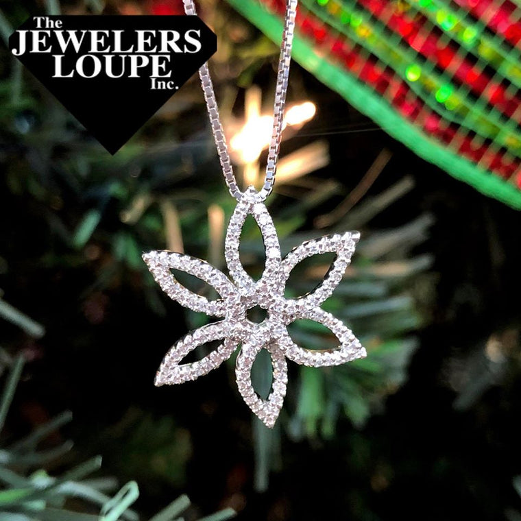 14K White Gold .65ctw Diamond Flower Pendant (85125)