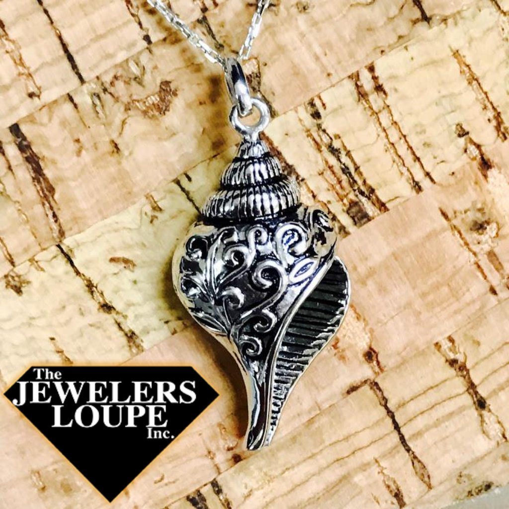 ネックレス・チョーカー Shell Necklace (Silver) Amazon.com: Sterling Silver Scallop Shell Necklace with
