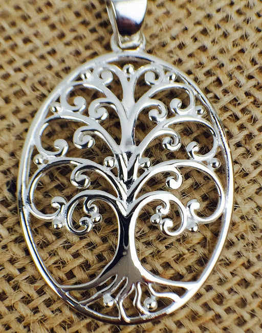 Southern Gates Sterling Silver Oval Oak Tree Pendant (81069)