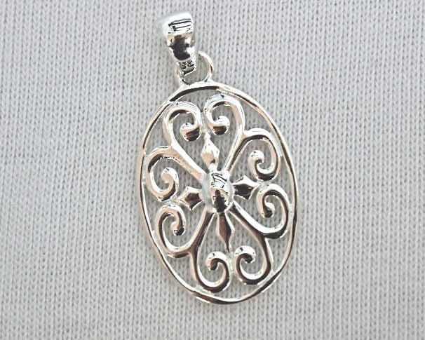 Southern Gates Sterling Silver Oval Heart Scroll Pendant (81106)